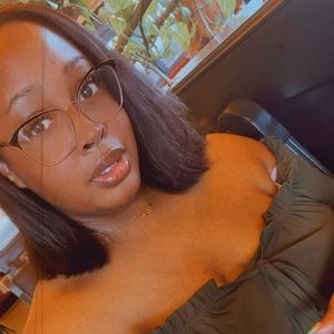 Meet your favorite posher, Dana!